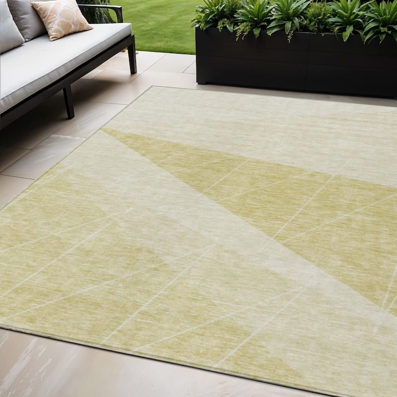 HomeRoots Geometric Transitional Rectangle Outdoor Rug - 5' X 8'