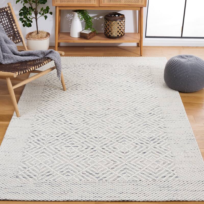 SAFAVIEH Handmade Marbella Latina Modern Wool Rug - 6' x 9' - Ivory/Black