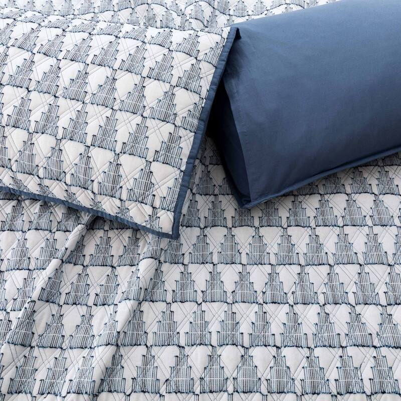 Wonderful 3-Piece Quilt Set Printed Cute Cake Bedding Set