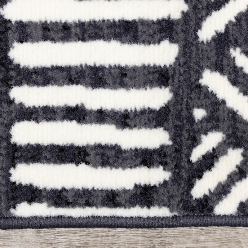 Florence Collection - Black/White Tribal Striped Area Rug - 4'7" x 6'7"