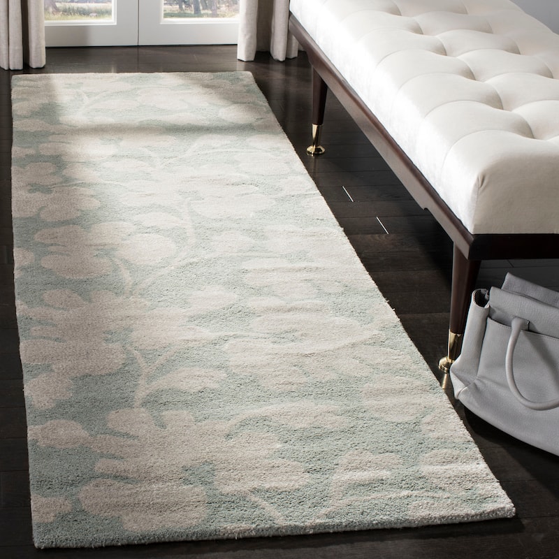 SAFAVIEH Handmade Soho Kaylyn Floral N.Z. Wool Rug - 2'6" x 12' Runner - Light Blue/Silver
