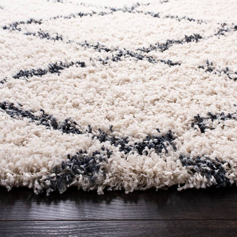 SAFAVIEH Pro Lux Shag Darcia Moroccan Tassel 2.4-inch Thick