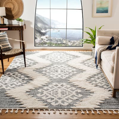 SAFAVIEH Moroccan Tassel Shag Iulieana Boho Tribal 2-inch Thick Rug