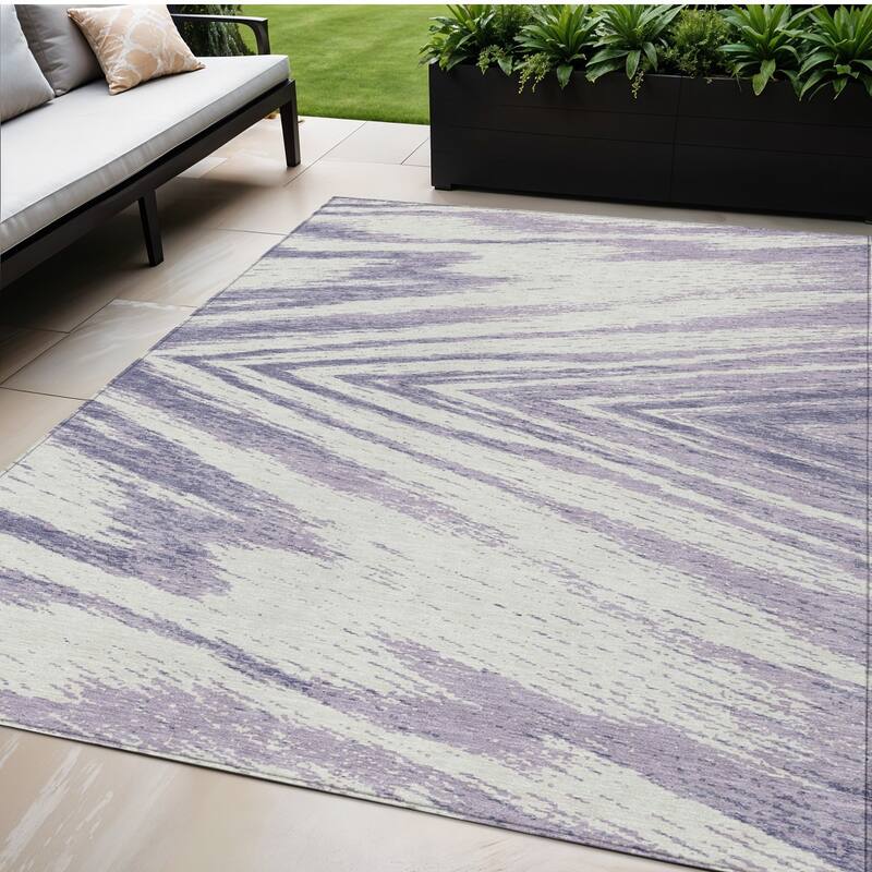 HomeRoots Abstract Transitional Rectangle Outdoor Rug - 5' X 8'