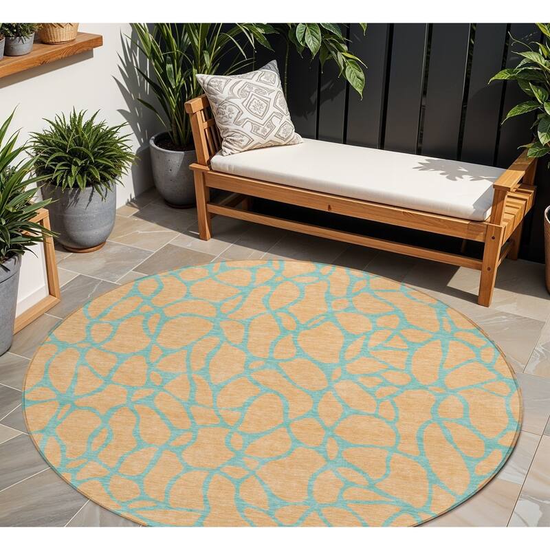 HomeRoots Geometric Transitional Rectangle Outdoor Rug - 8' Round