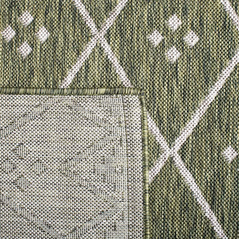 SAFAVIEH Courtyard Mauriceta Indoor/ Outdoor Waterproof Patio Backyard Rug