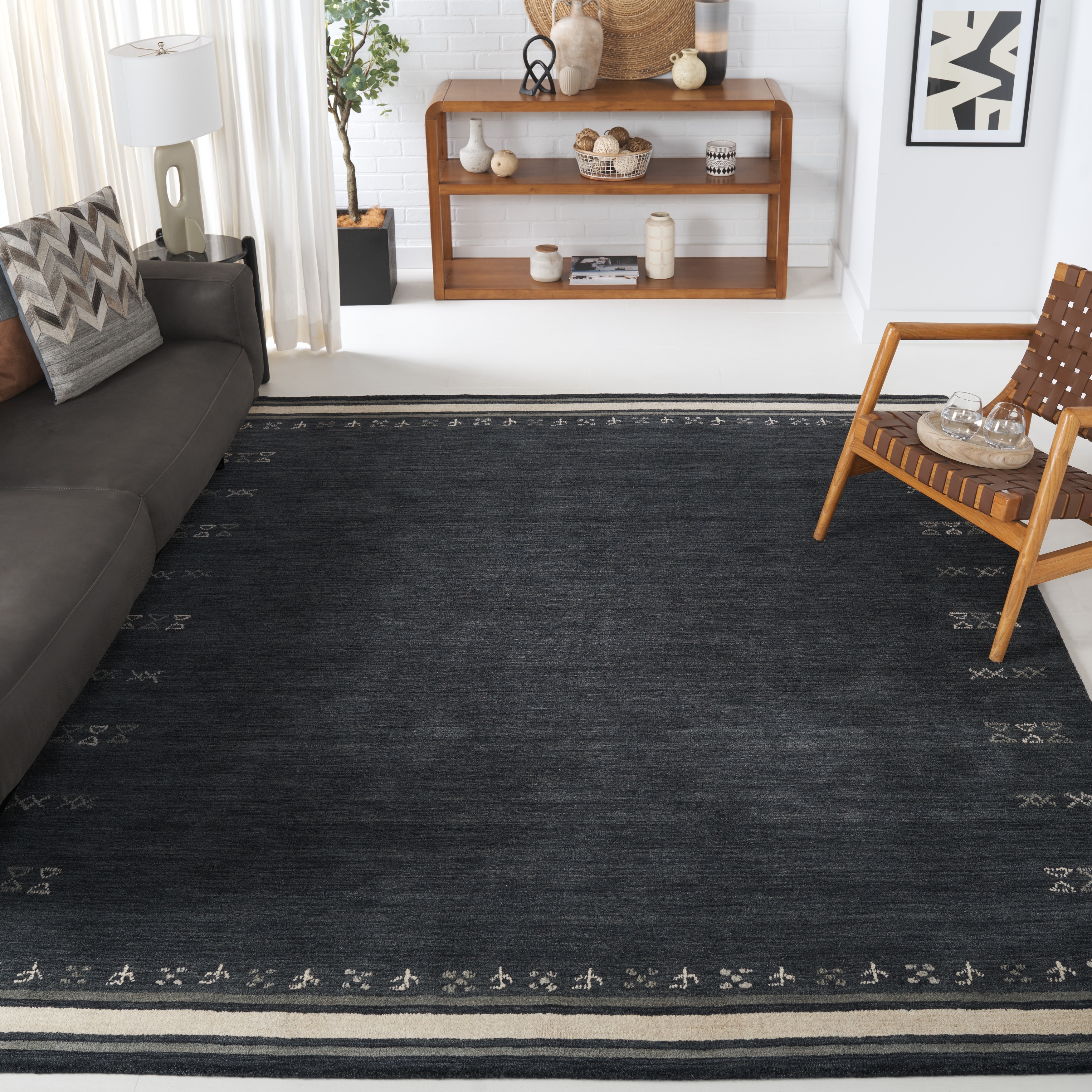 SAFAVIEH Handmade Himalaya Arusha Wool Rug
