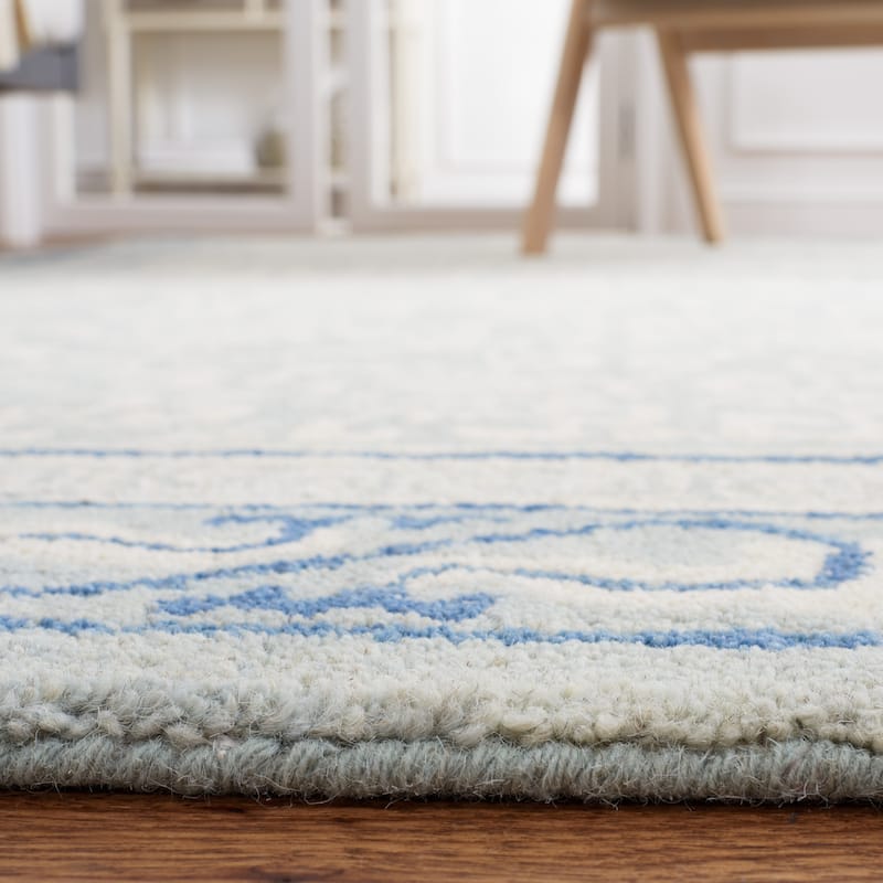 SAFAVIEH Handmade Antiquity Lauresha Wool Rug