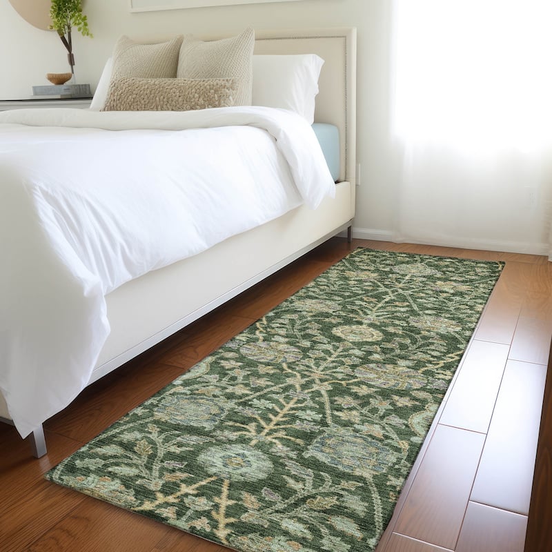 Machine Washable Indoor/ Outdoor Traditional Kashan Chantille Rug - Green - 2'3" x 7'6"