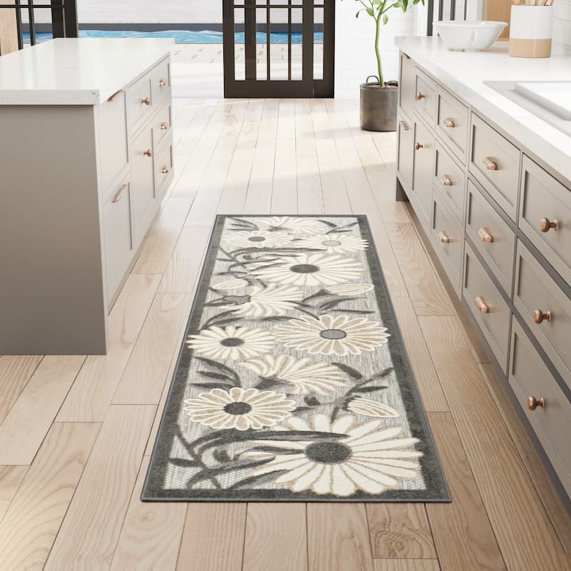 Nourison Alice Indoor/Outdoor Floral Area Rug. - Beige - 2'3"x8'