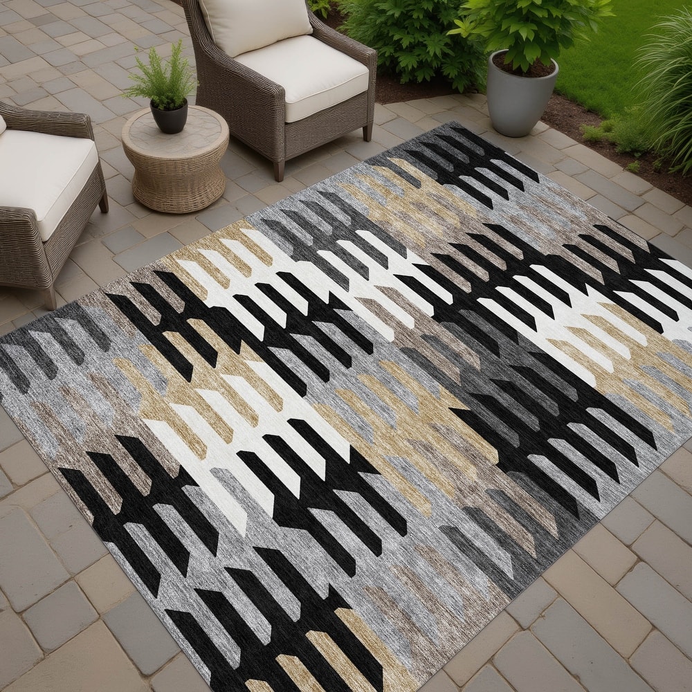 Machine Washable Indoor/ Outdoor Modern Stacks Chantille Rug