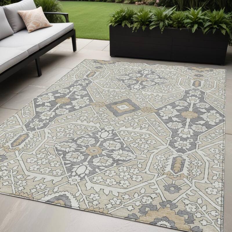 HomeRoots Floral Transitional Rectangle Outdoor Rug - 5' X 8'