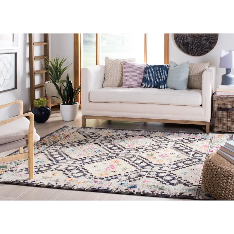 SAFAVIEH, Madison Hortensia Boho Diamond Distressed Rug
