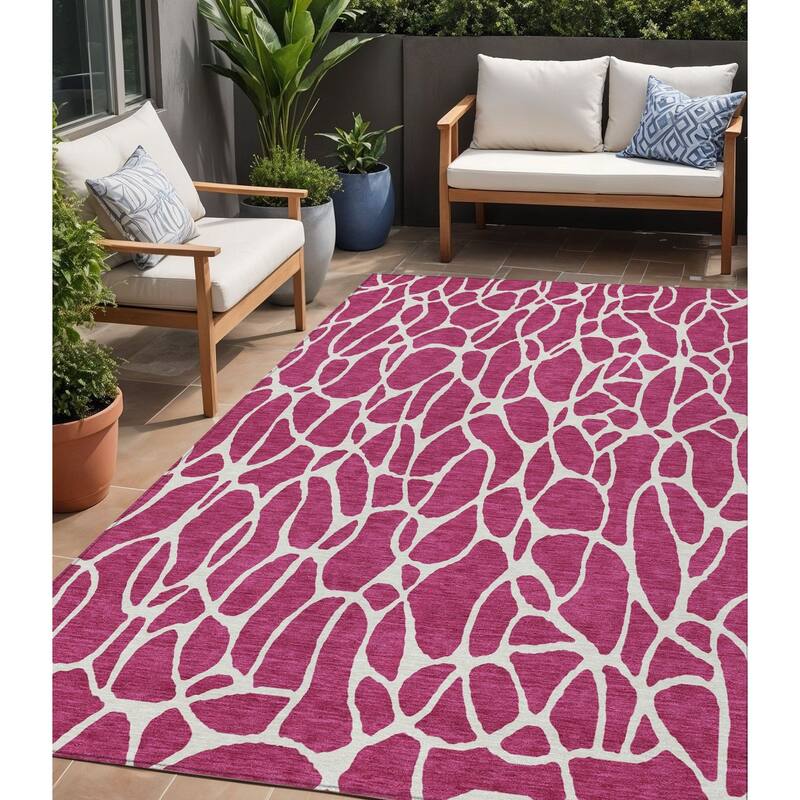 HomeRoots Geometric Transitional Rectangle Outdoor Rug - 5' X 8'