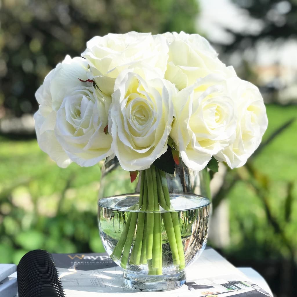 Enova Home Artificial Cream Fake Silk Open Roses Flowers Arrangement in Clear Glass Vase with Faux Water for Home Wedding Decor