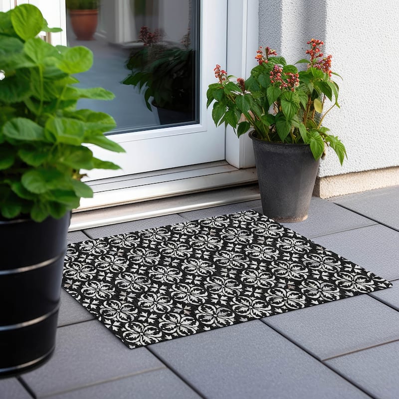 Machine Washable Indoor/ Outdoor Chantille Traditional Medallion Rug - Black - 1'8" x 2'6"