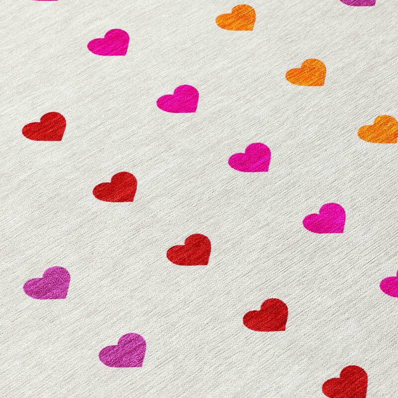 Machine Washable Indoor/ Outdoor Modern Hearts Chantille Rug