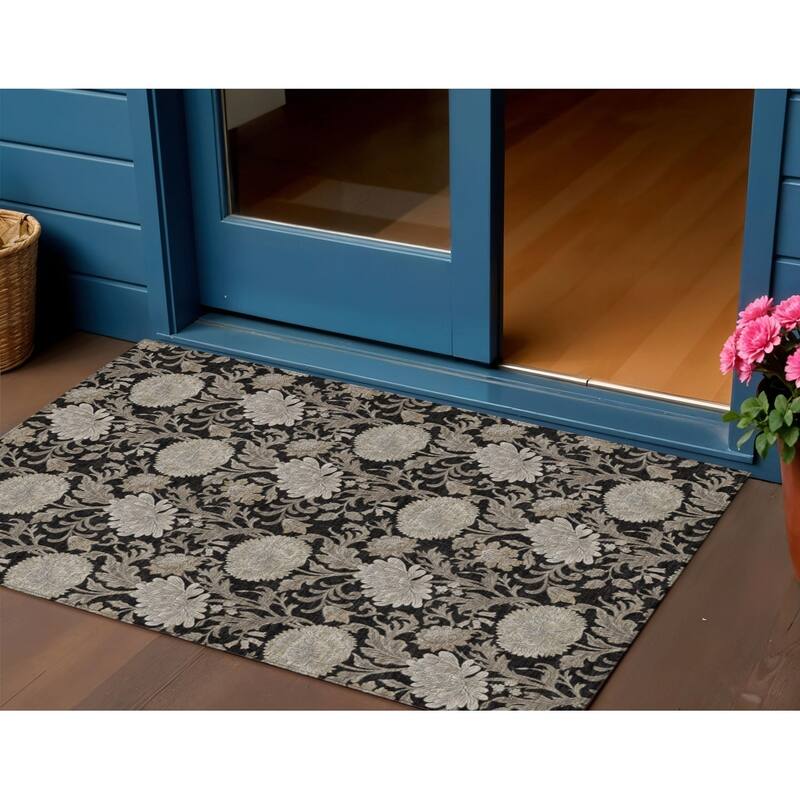HomeRoots Floral Transitional Rectangle Outdoor Rug - 3' x 5'