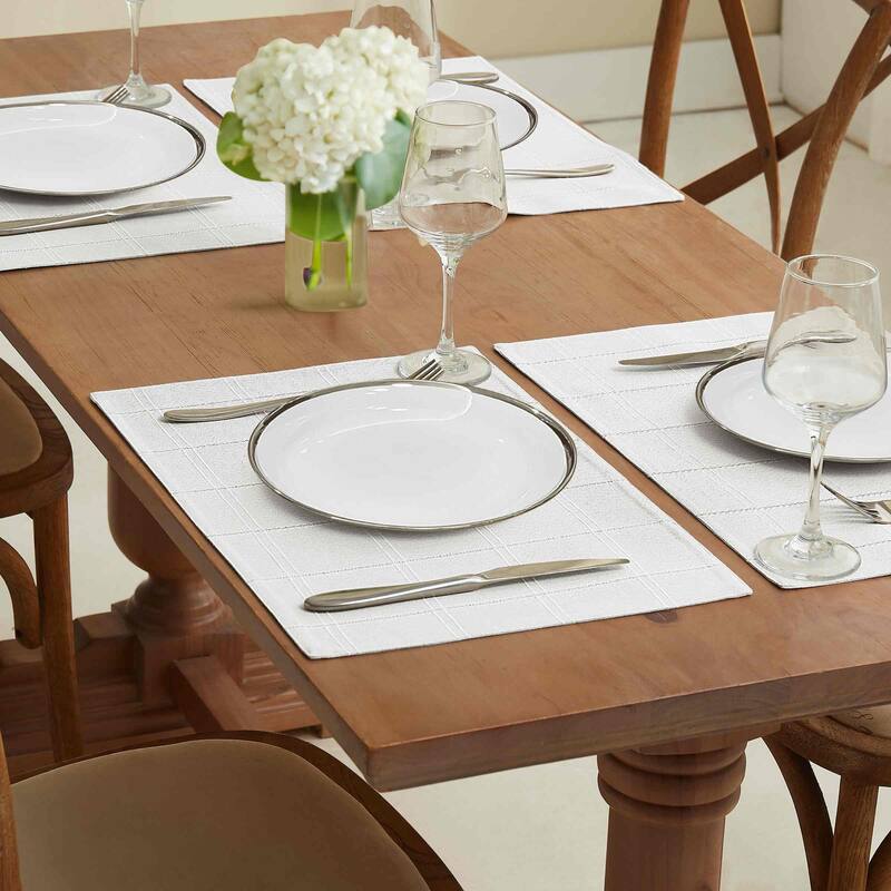 Izod Chadwick White Silver Lurex 4-Pack Placemat Set