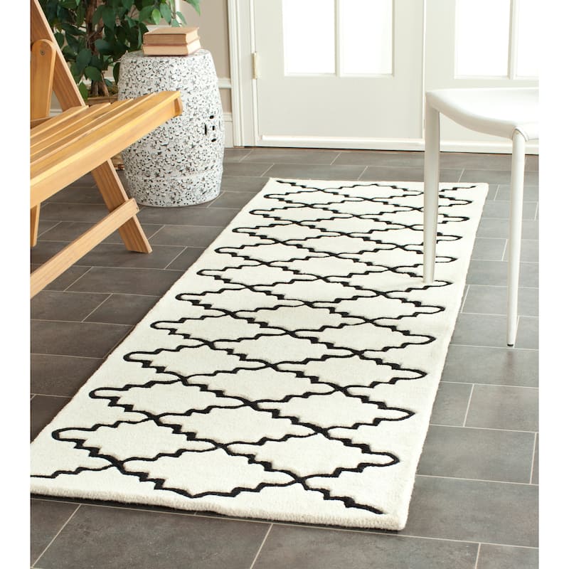 SAFAVIEH Handmade Chatham Slavna Modern Moroccan Wool Rug - 2'3" x 7' Runner - Ivory/Black