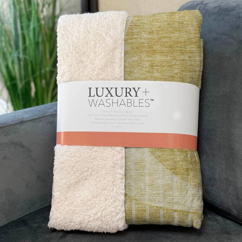 Premium Machine Washable Geo Sherpa Throw Blanket