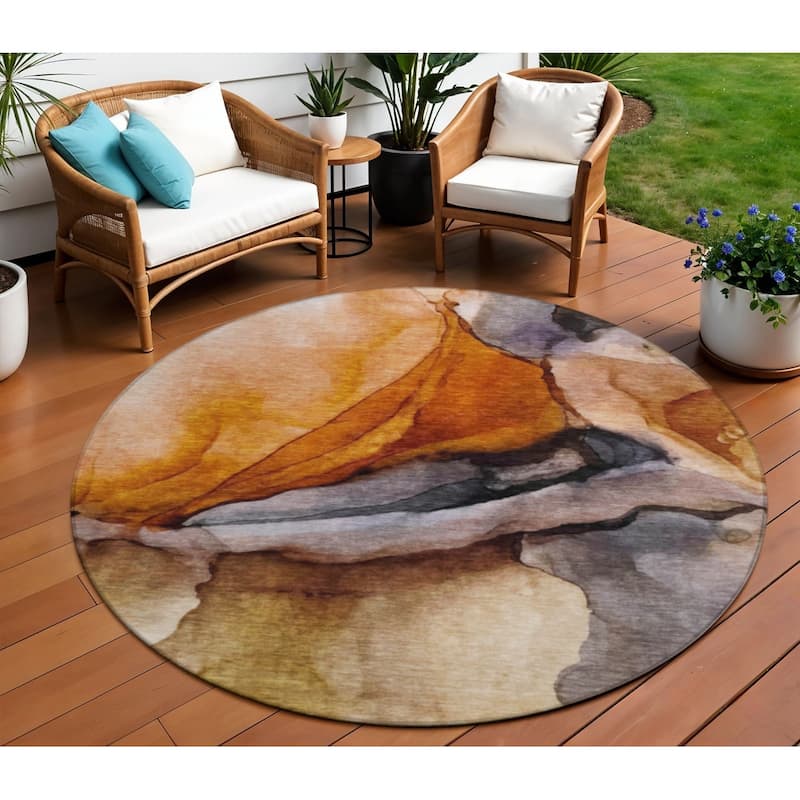 HomeRoots Abstract Transitional Rectangle Outdoor Rug - 8' Round