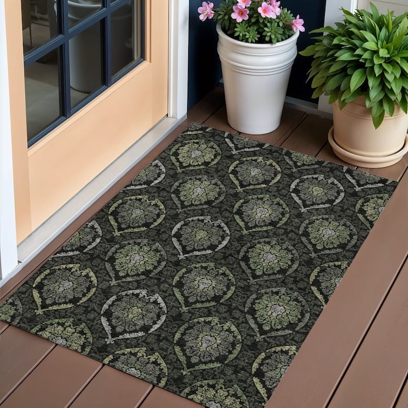 HomeRoots Medallion Transitional Rectangle Outdoor Rug - 3' x 5'