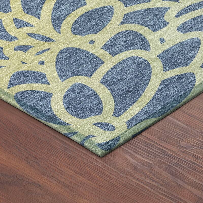 Machine Washable Indoor/ Outdoor Floral Craze Chantille Rug