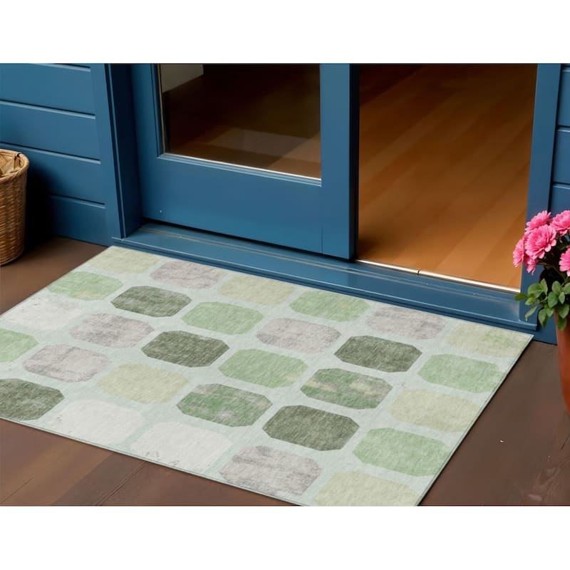 HomeRoots Geometric Transitional Rectangle Outdoor Rug - 3' x 5'