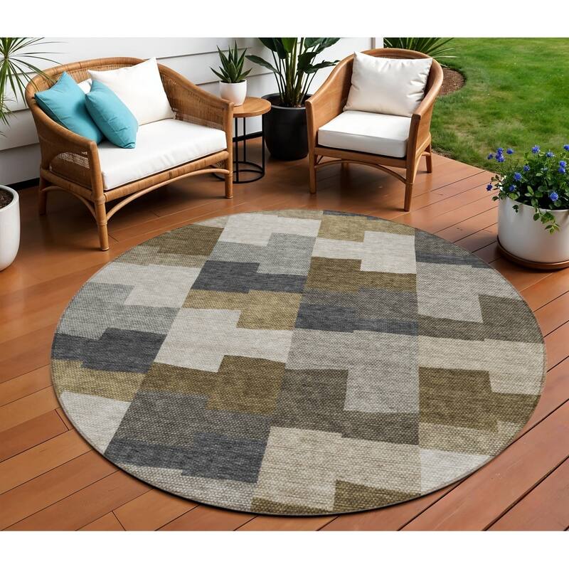 HomeRoots Geometric Transitional Rectangle Outdoor Rug - 8' Round