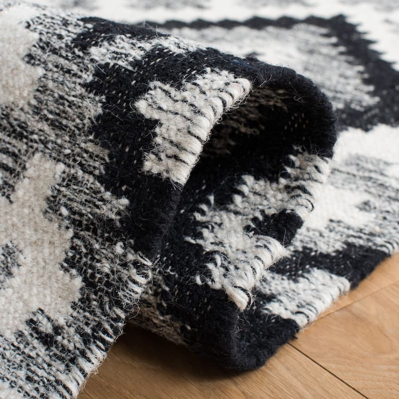SAFAVIEH Handmade Kilim Luzi Moroccan Boho Wool Fringe Rug