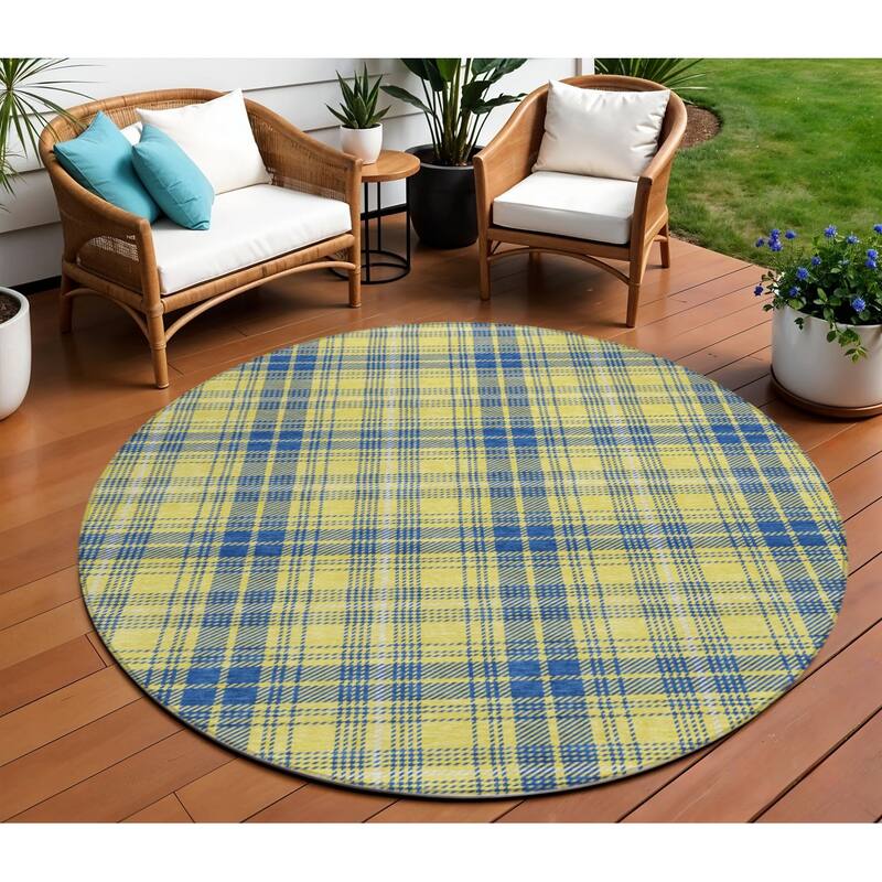HomeRoots Plaid Transitional Rectangle Outdoor Rug - 8' Round