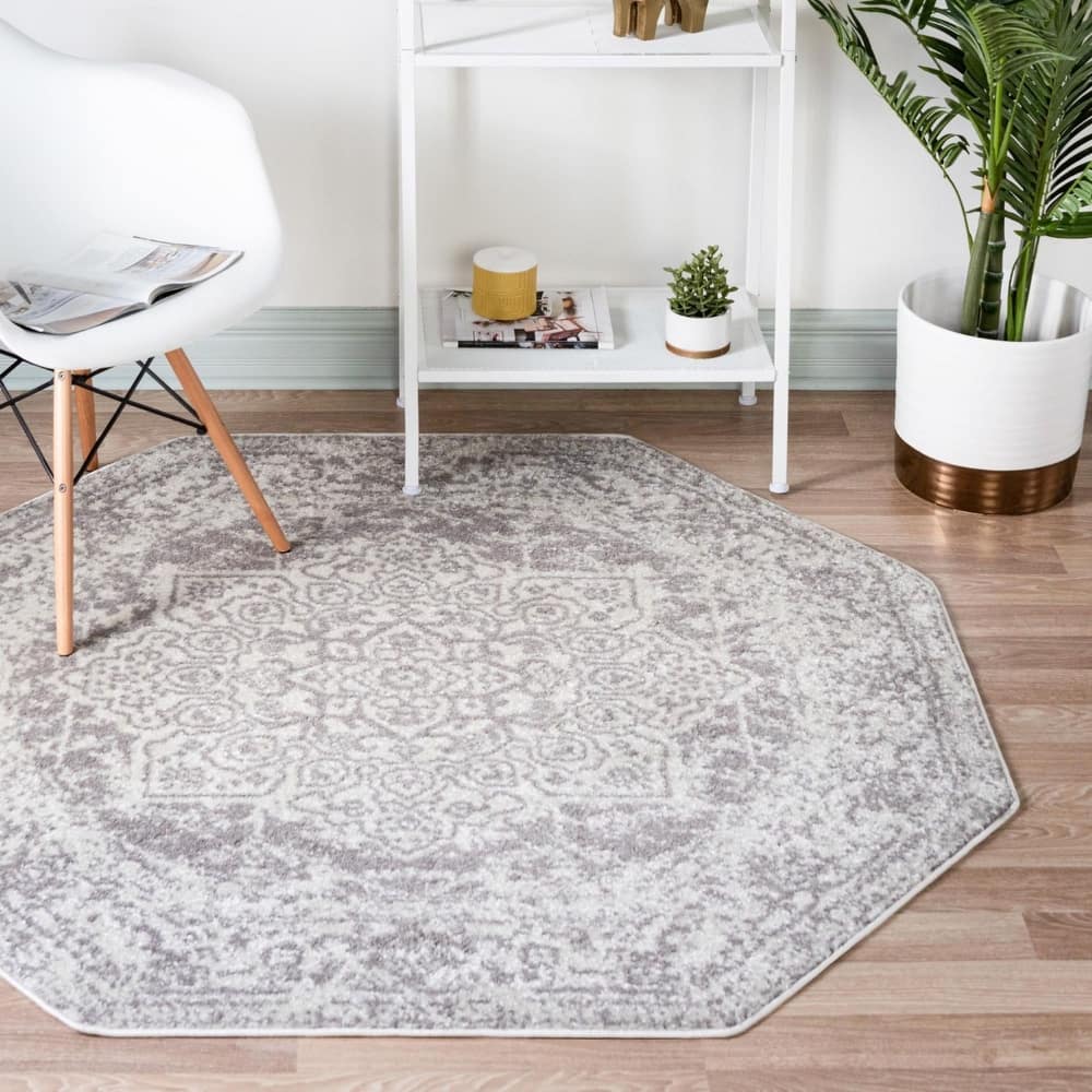 Traditional Brenda Collection Area Rug