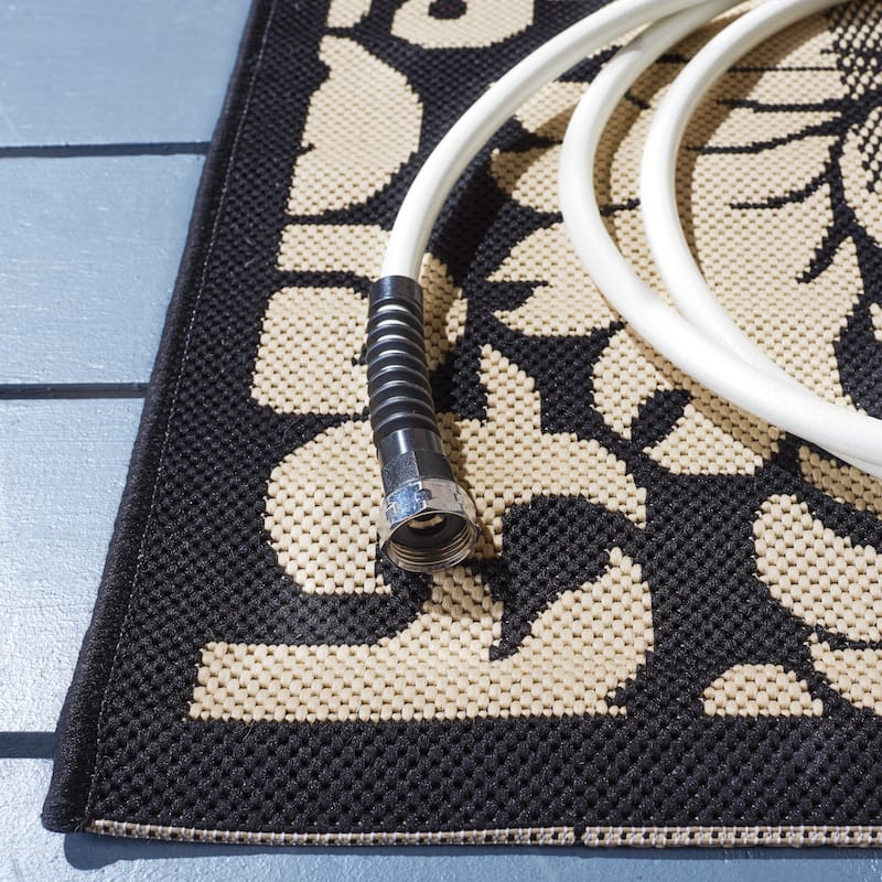SAFAVIEH Courtyard Peggie Indoor/ Outdoor Patio Backyard Rug
