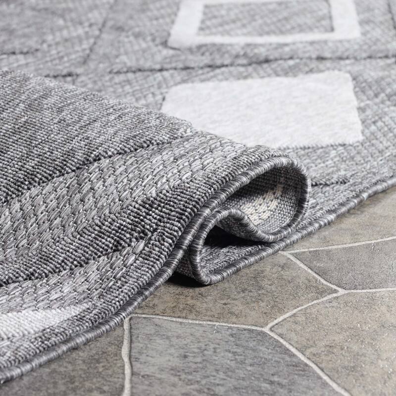 Superior Geometric Diamond Lattice Indoor Outdoor Area Rug