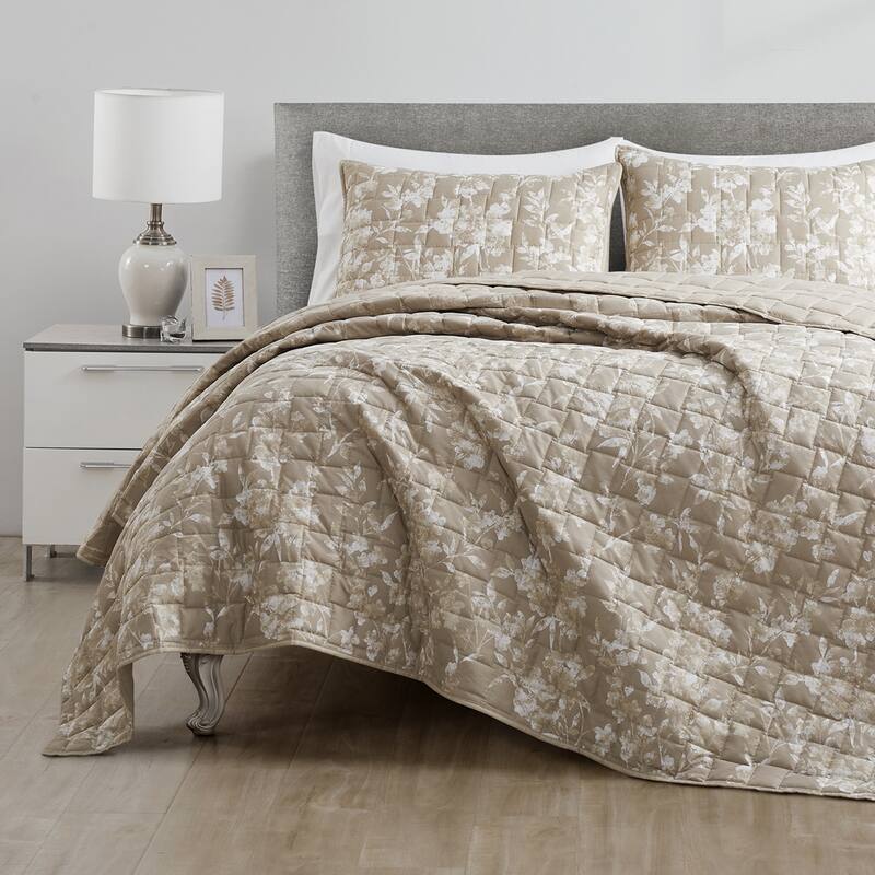 Wonderful Sophia Lightweight Floral Quilt Set