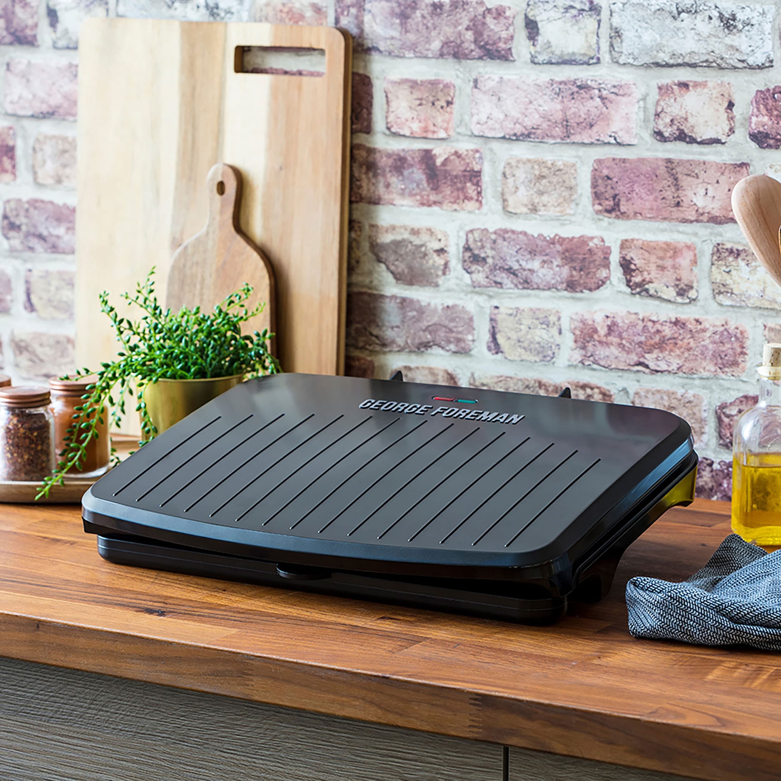 https://ak1.ostkcdn.com/images/products/is/images/direct/4f554c96f35ba40abf301cdf19b013539b087fec/George-Foreman-9-Serving-Classic-Plate-Electric-Indoor-Grill-and-Panini-Press-in-Gunmetal-Grey.jpg