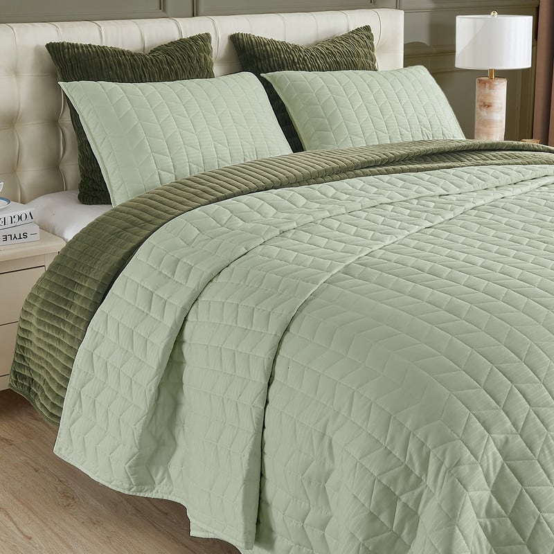 Wonderful Jacquard Quilt Set 3-Piece for All Seasons