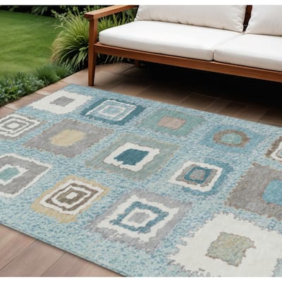 HomeRoots Geometric Transitional Rectangle Outdoor Rug