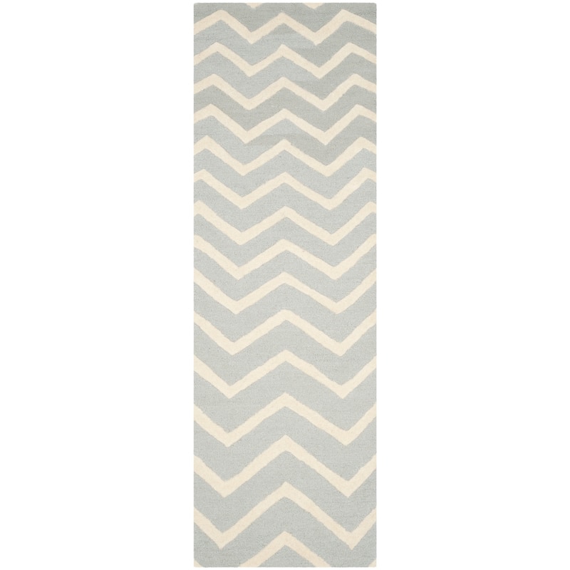 SAFAVIEH Handmade Cambridge Terttu Chevron Wool Rug