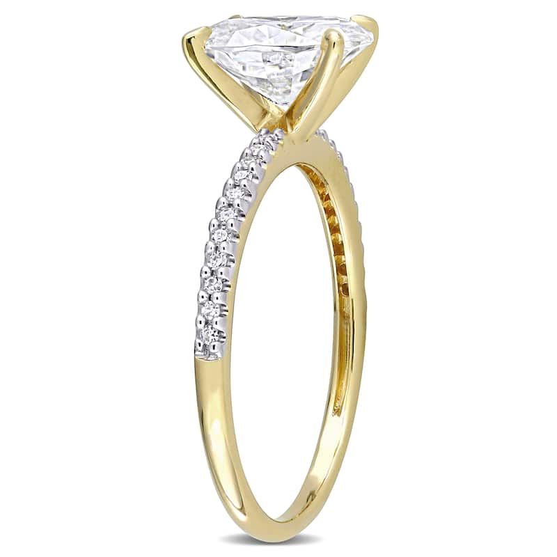 Miadora 2ct DEW Oval-cut Moissanite and 1/10ct TDW Diamond Engagement Ring in 14k Yellow Gold