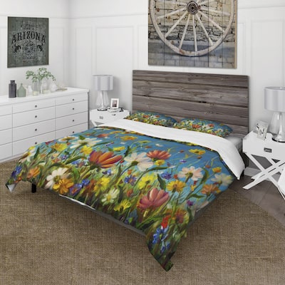 Designart 'Beautiful Field Flowers In Wild Nature' Traditional Duvet Cover Set