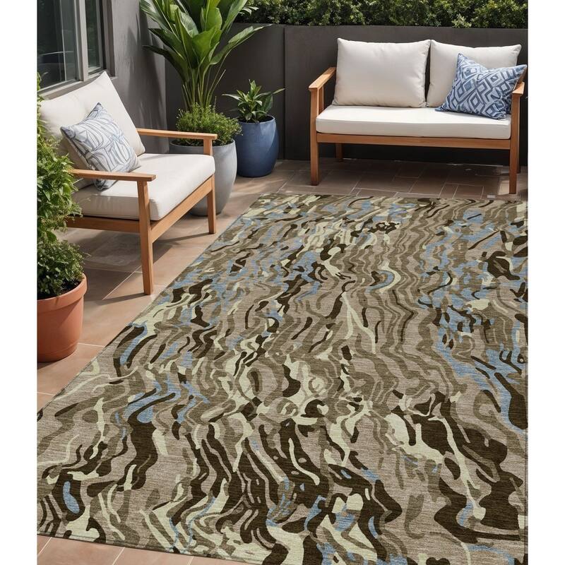 HomeRoots Abstract Transitional Rectangle Outdoor Rug - 5' X 8'
