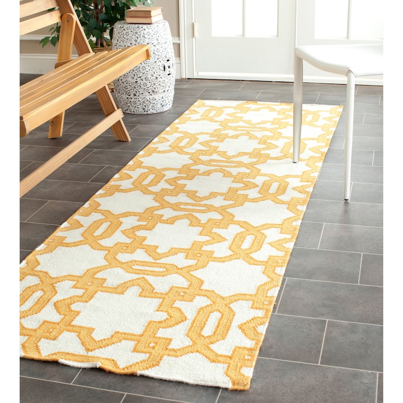 SAFAVIEH Handmade Flatweave Dhurries Hilpa Modern Moroccan Wool Rug - 2'6" x 8' Runner - Ivory/Yellow