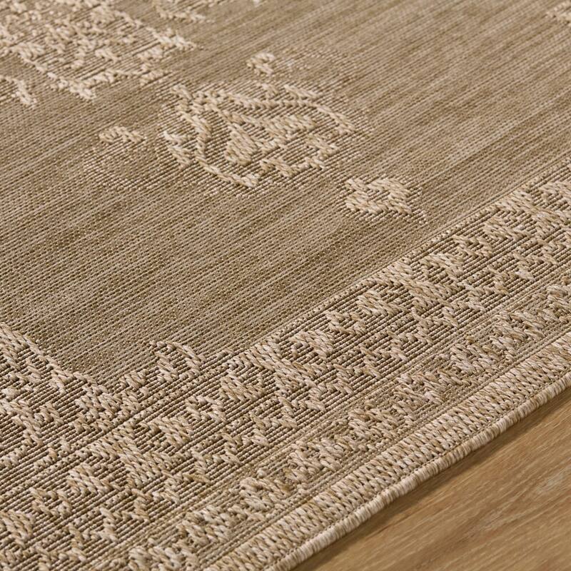 Livabliss Sandra Traditional Indoor/Outdoor Area Rug