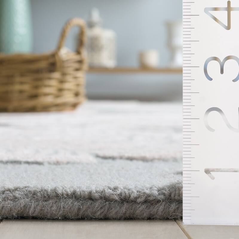 SAFAVIEH Handmade Glamour Arsenia Floral Wool Rug