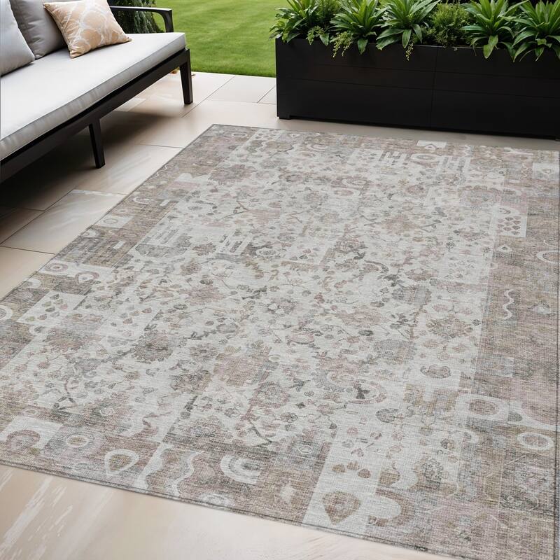 HomeRoots Patchwork Traditional Rectangle Outdoor Rug - 5' X 8'