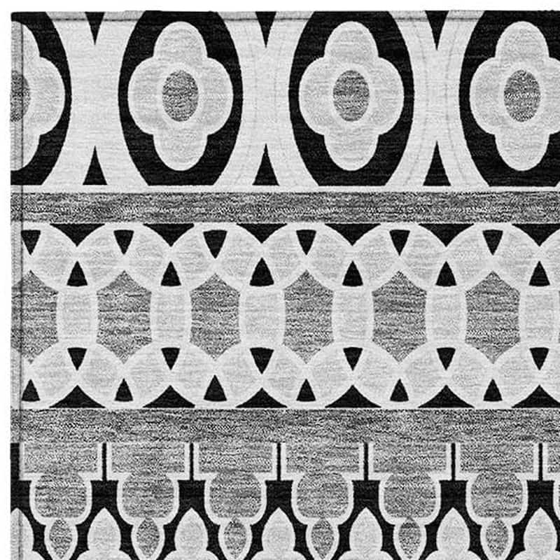 HomeRoots Quatrefoil Transitional Rectangle Outdoor Rug