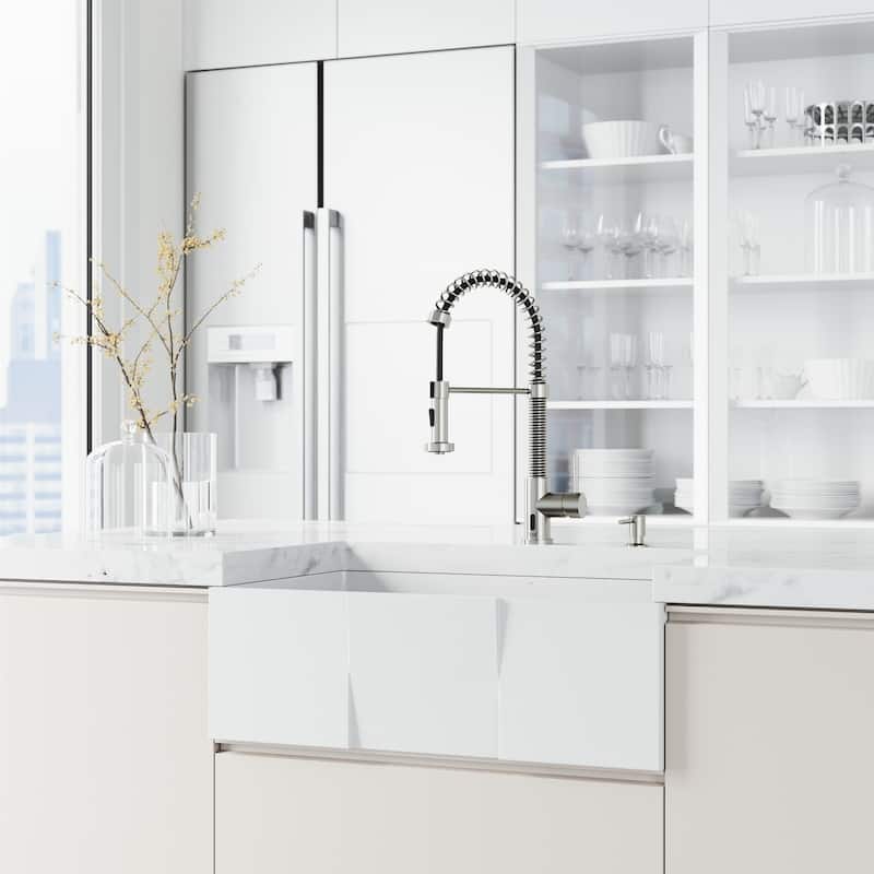 VIGO Edison 19" H Single Handle Pull-Down Sprayer Kitchen Faucet Set with Touchless Sensor