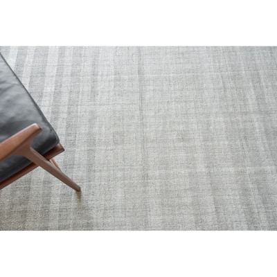 Exquisite Rugs Robin Stripe Handmade Handloomed Bamboo Silk/New Zealand Wool Light Silver Area Rug